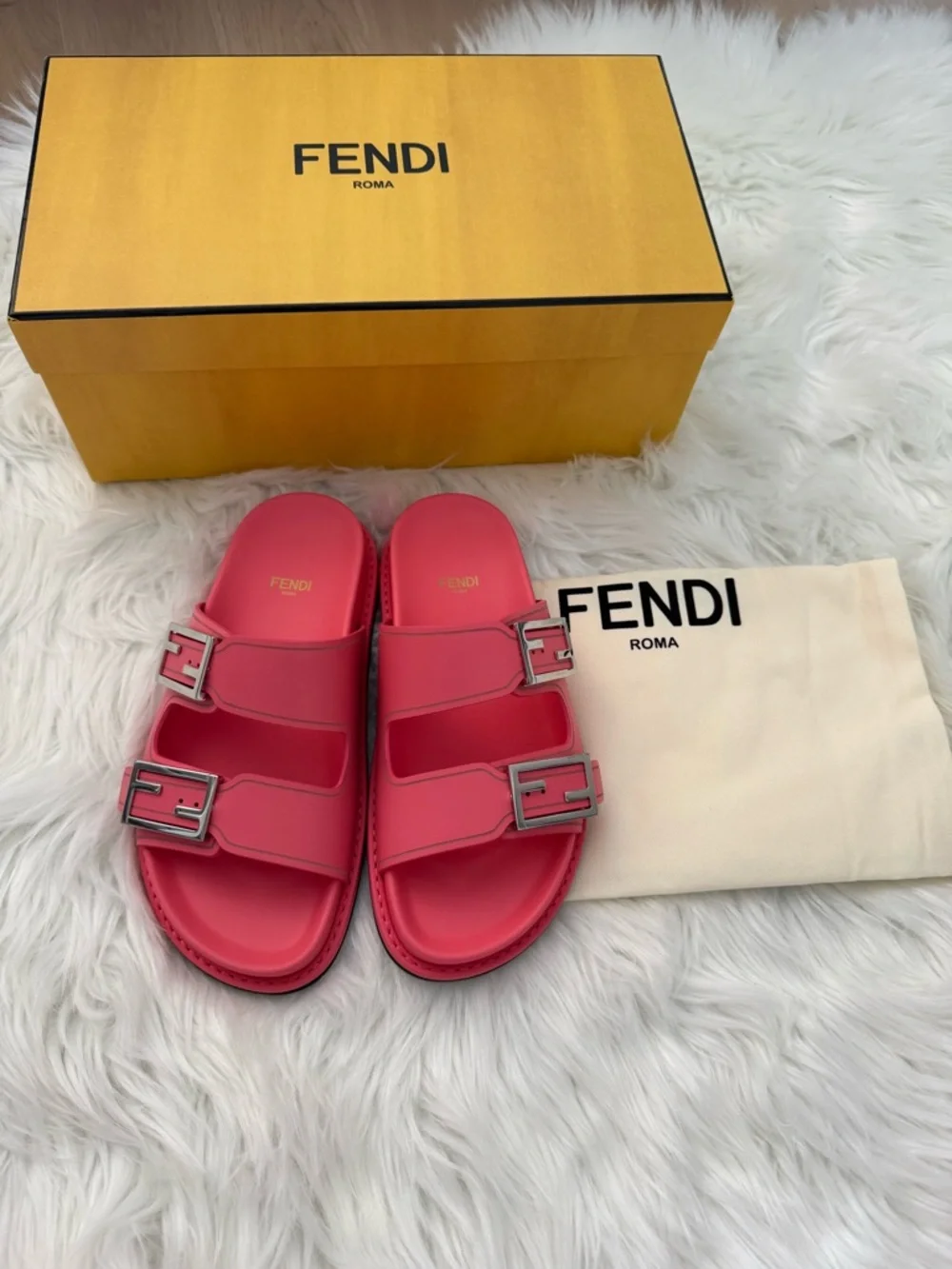 Fendi Feel logo-buckle sandals - Picture 3 of 11
